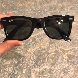 Rayban Wayfarer - barely used! Case/cloth included